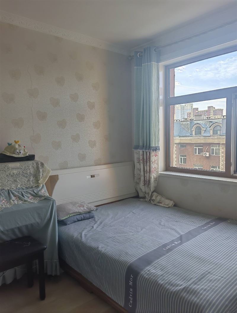 出售歐洲新城二期32號(hào)樓高層面積106帶負(fù)一層車庫(kù)售價(jià)60萬不議價(jià)，有意者聯(lián)系15946412929