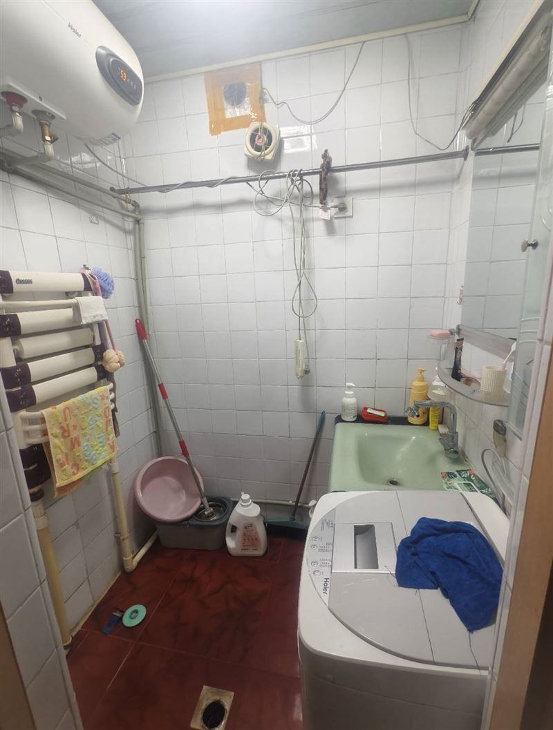 找一個(gè)合租女生